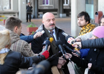 Avokati Petronijeviq i drejtohet publikut në emër të Millan Radoiçiqit