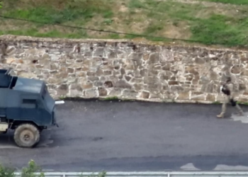 Përleshja me grupin e armatosur, Policia ka vrarë tre dhe ka arrestuar një sulmues,  4 të tjerë të ndaluar