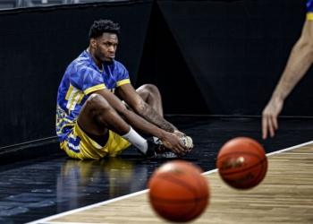 Ylli rikthen qendrën Harris