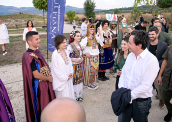 Kurti vizitoi festivalin “Ulpiana Fest” që po mbahet në lokalitetin arkeologjik të Ulpianës