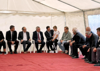 LDK viziton familjen e policit të vrarë në veri