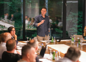 Abdixhiku prezanton 50 zotimet e “Rrugës së Re”, premton stadiumin nacional në Prishtinë