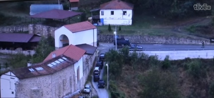 Policia ka rrethuar grupin e armatosur serbë