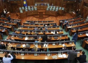 ​Pushteti akuzohet se po miraton ligje në kundërshtim me Kushtetutën