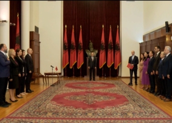 Ndryshimet në qeveri, betohen pesë ministrat e rinj të Shqipërisë