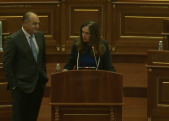 Nagavci i reagon Hoxhajt: Nuk ka më tekste si në kohën tuaj, ku personave me Down Sindrom ju referohen idiot