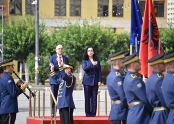 Osmani udhëton për vizitë në Shqipëri, me ftesë të Begajt
