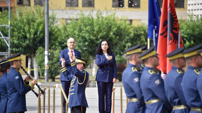 Osmani udhëton për vizitë në Shqipëri, me ftesë të Begajt