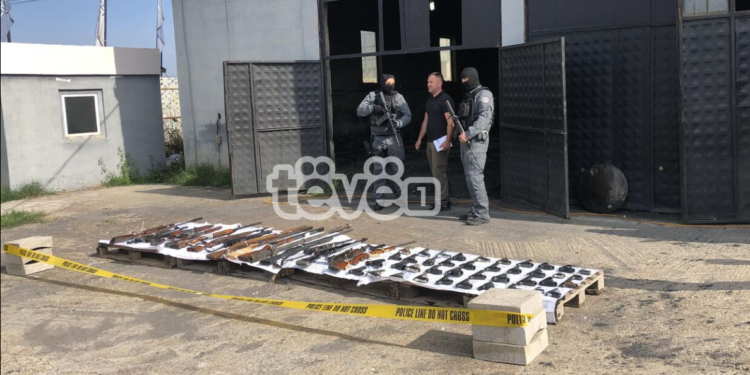 Shkatërrohen armët e konfiskuara nga Policia