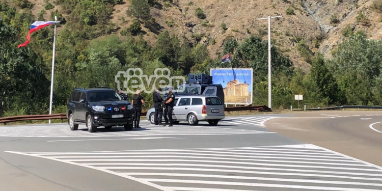 Policia po vazhdon operacionin në Banjskë, veturat po kontrollohen në detaje