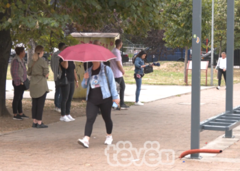 Pemët po i “zëvendësojnë’’ pritoret e autobusëve nga shiu