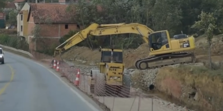Aliu thotë se punimet në rrugën Prishtinë – Podujevë janë intensifikuar