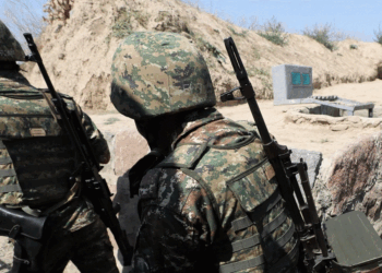 Vriten dy ushtarë armenë në granatimet nga Azerbajxhani