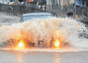 Hong Kongu goditet nga reshjet më të mëdha në 140 vjet
