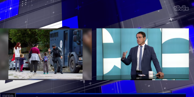 Ibishi: Fotografia e përshëndetjes së policit me fëmijën në veri, tregon simpati dhe siguri