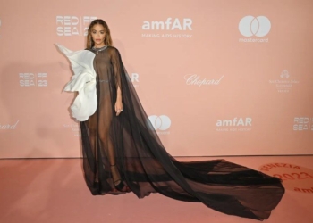 Veshja e Rita Ores, ndër të më bukurat në mbrëmjen gala të amfAR