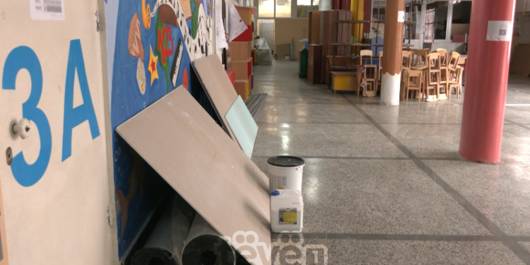 Rinovimet shkurtojnë orët mësimore në disa shkolla