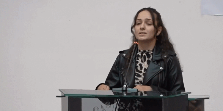 Vajza e policit të vrarë: Do të jemi gjithmonë krenarë me heroizmin tënd