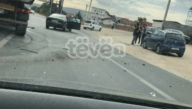 Aksident te “Kroni i Mbretit”, rrokulliset një veturë