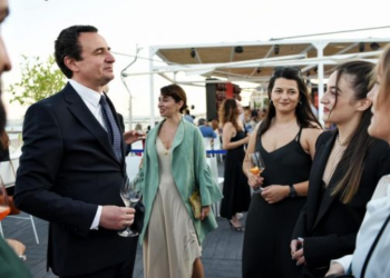 Kurti uron delegacionin shqiptar për suksesin në Festivalin e Filmit në Venecia