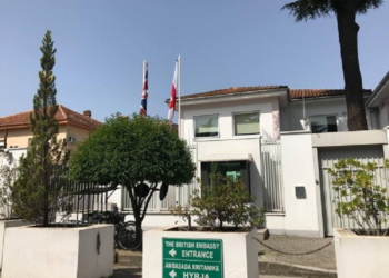 Britania e Madhe: Institucionet e Kosovës duhet të lejohen të hetojnë dhe të identifikojnë autorët e sulmit