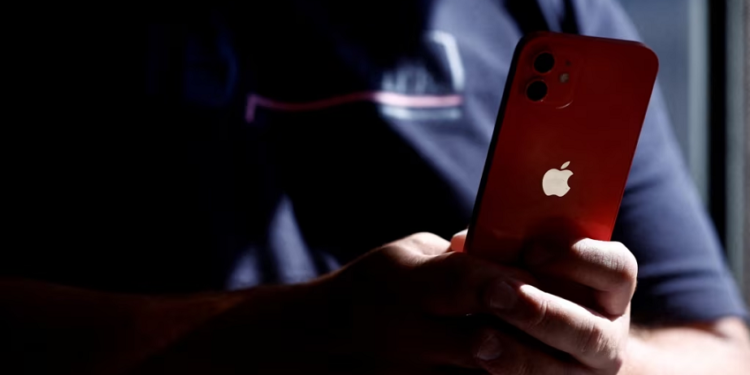 Pse e ka ndaluar Franca shitjen e iPhone 12-shit?