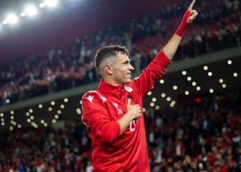 Asani shënon dhe elektrizon stadiumin “Air Albania”