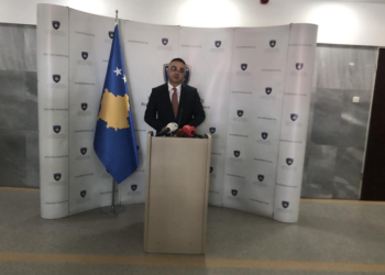 Tahiri e quan Kurtin humorist: Të dalë në zgjedhje nëse i’a mbanë