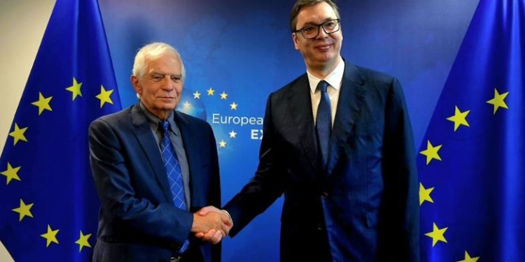 Vuçiq pas takimit me Borell e Lajçak: Bisedimet e vështira në Bruksel sapo kanë filluar
