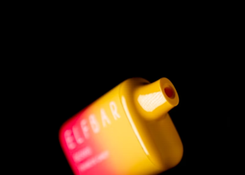 Franca planifikon t’i ndalojë cigaret elektrike njëpërdorimshe