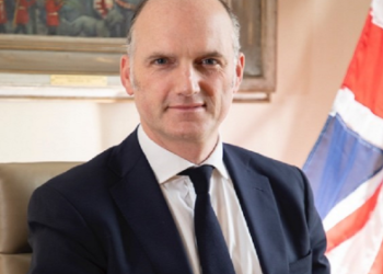 Ministri britanik: Kosova dhe Serbia të punojnë bashkë për t’i sjellë para drejtësisë autorët e sulmit