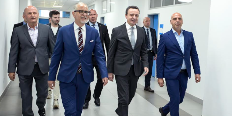 Kurti viziton ShSKUK-në, shpreh përkrahjen e Qeverisë për t’i përmbushur objektivat