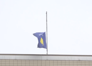 Ditë zie në Kosovë për nder të policit Afrim Bunjaku, flamujt ulen në gjysmështizë