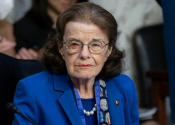 Vdes Dianne Feinstein, senatorja amerikane që kishte votuar për bombardimin e Serbisë