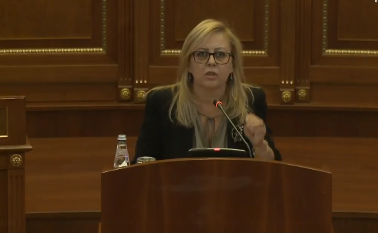 Bajrami: Qeveria Kurti vrau elementin e barazisë për nxënësit në shkolla