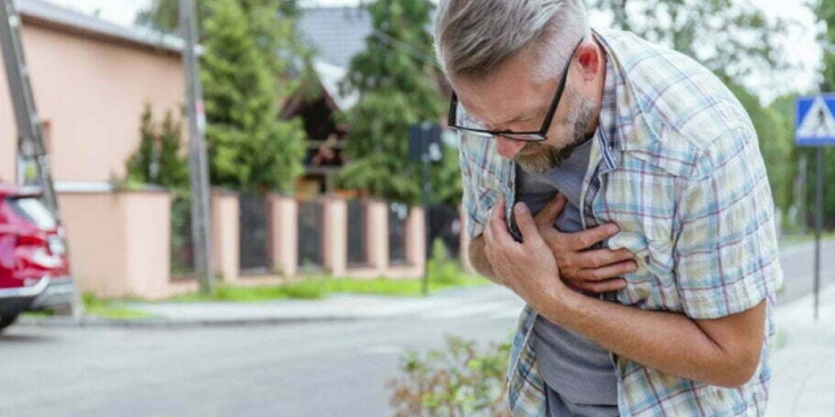 Ataku kardiak – çfarë të bëhet dhe si të silleni
