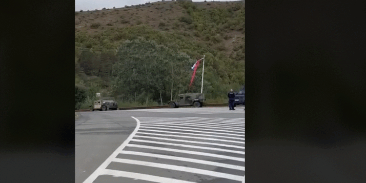 Nëntë autoblinda të KFOR-it amerikan arrijnë në Banjskë