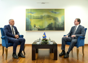 Kurti takohet me Kamberin, bisedojnë për rrjedhat aktuale politike
