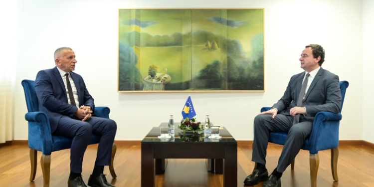 Kurti takohet me Kamberin, bisedojnë për rrjedhat aktuale politike