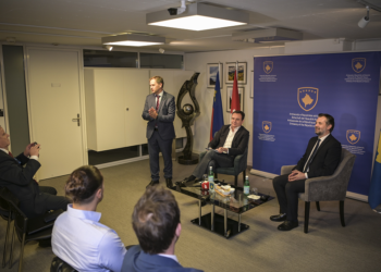 Kurti takohet me kandidatët shqiptarë të partive të ndryshme zvicerane për zgjedhje