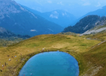 ​Liqeni i Tropojës, magjia e Alpeve Shqiptare