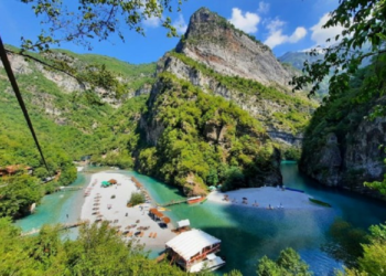 ​Lugina e Shalës, 16 mijë turistë vetëm në gusht