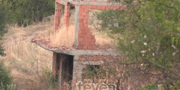 Pamundësia e shqiptarëve për t’u kthyer në pronat e tyre në veri