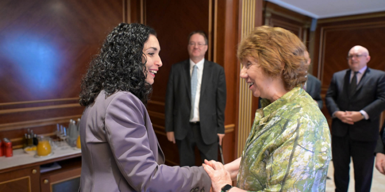 Osmani takon Baroneshën Ashton dhe ish-diplomatin amerikan, Philip Reeker