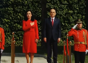 Osmani pritet me ceremoni shtetërore nga Begaj