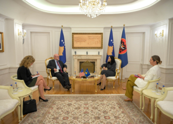 Osmani takon ambasadorin Hovenier, diskutojnë për zhvillimet në vend