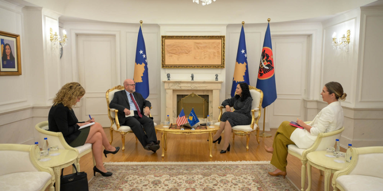 Osmani takon ambasadorin Hovenier, diskutojnë për zhvillimet në vend