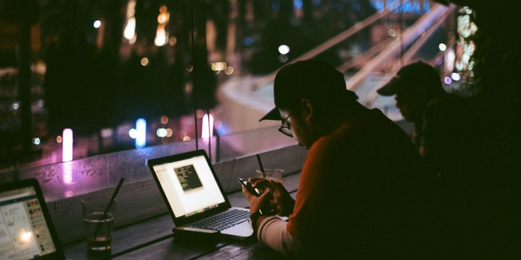 Si ndikon puna me ndërrimet e natës në shëndetin e trurit