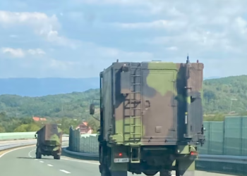 REL: Fillon largimi i kolonave ushtarake serbe nga kufiri mes Kosovës dhe Serbisë