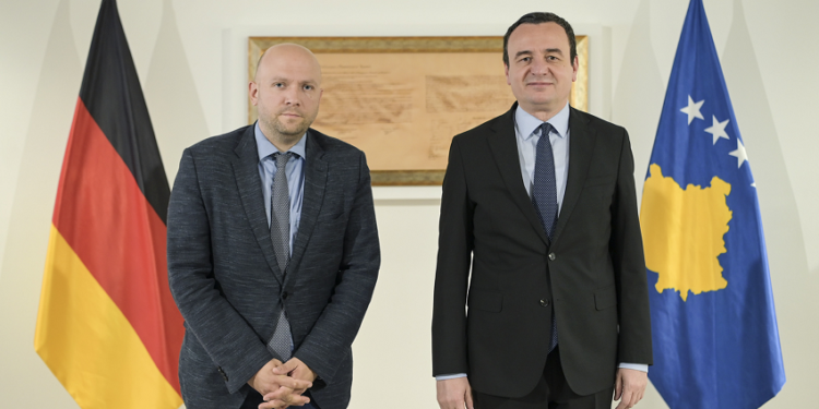 Takohen Kurti dhe Sarrazin